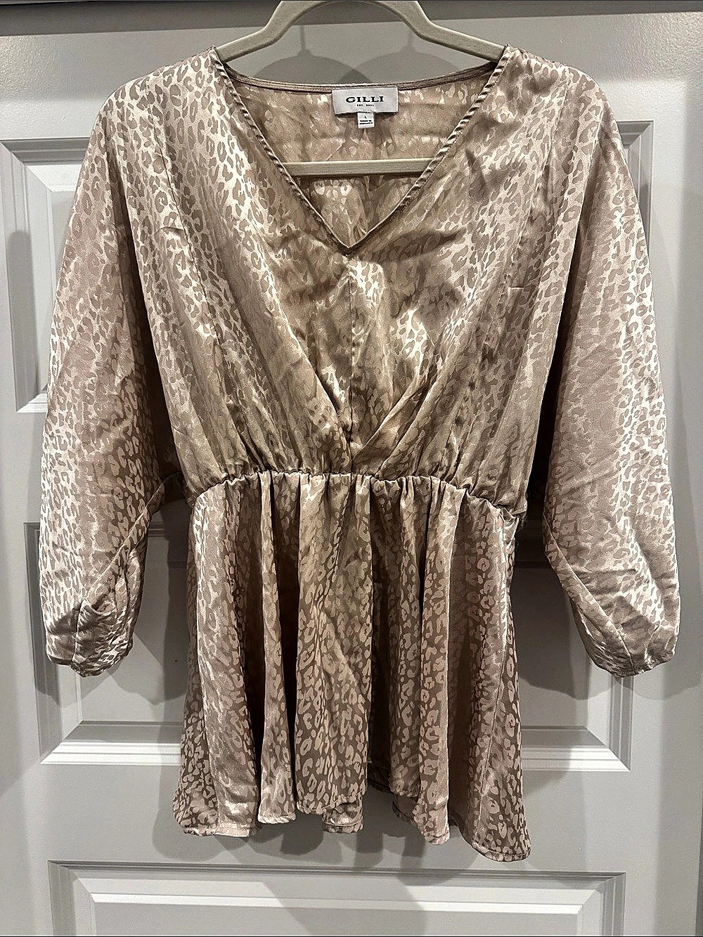 Gilli Animal Print blouse in Beige Size Large